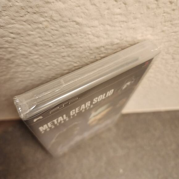 Game - Metal Gear Solid: Portable Ops Plus (NEW) - PSP - Picture 3 of 4